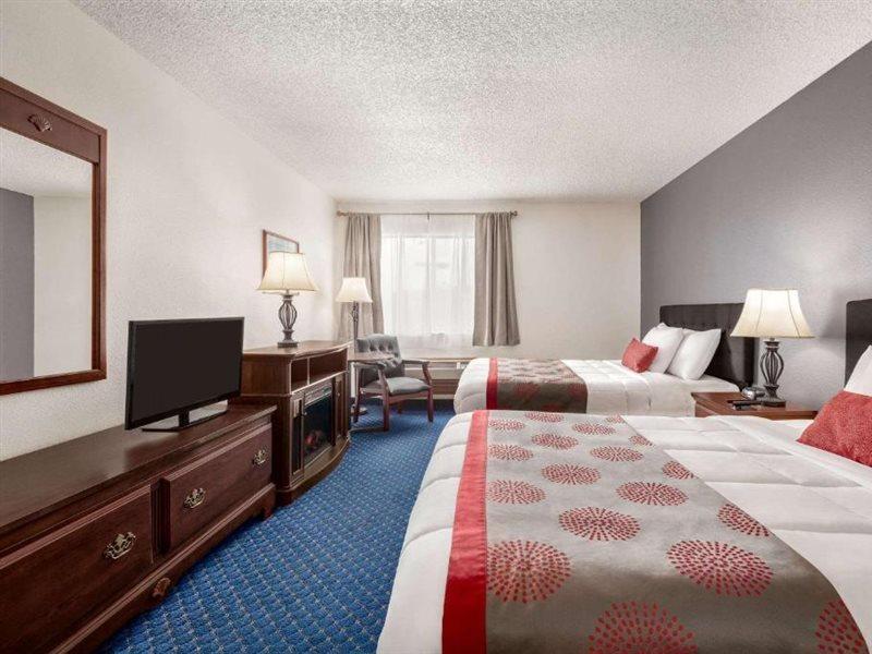 Отель Ramada By Wyndham Арката Экстерьер фото
