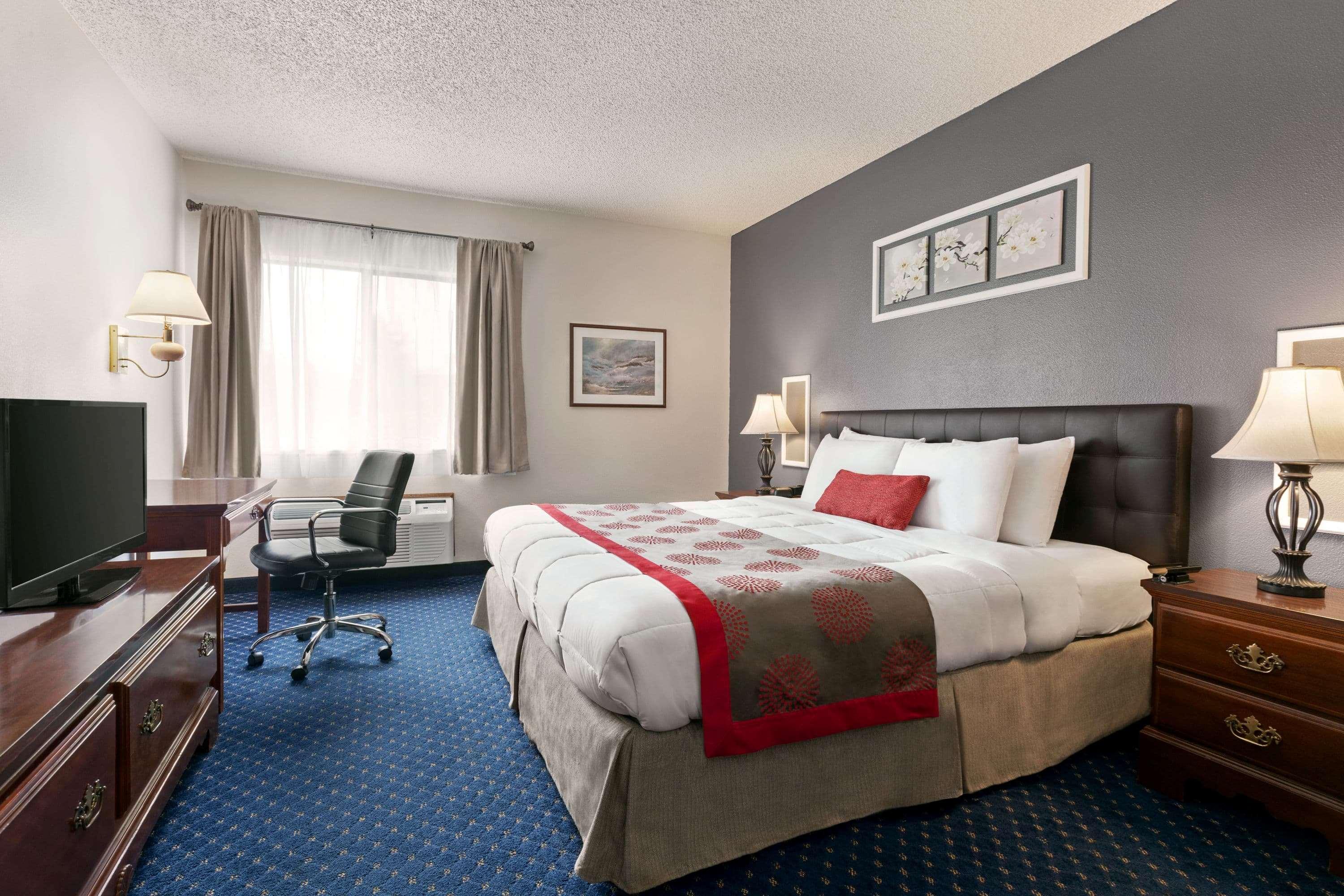 Отель Ramada By Wyndham Арката Экстерьер фото