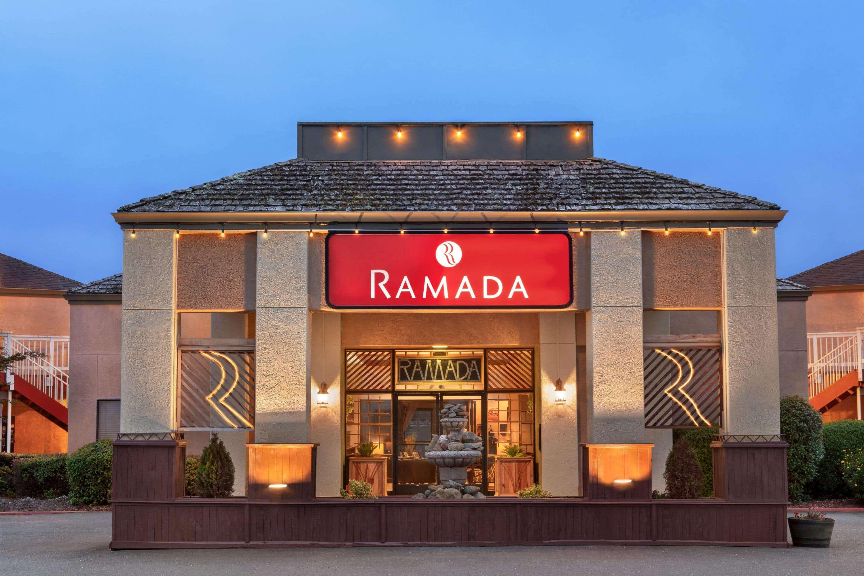 Отель Ramada By Wyndham Арката Экстерьер фото