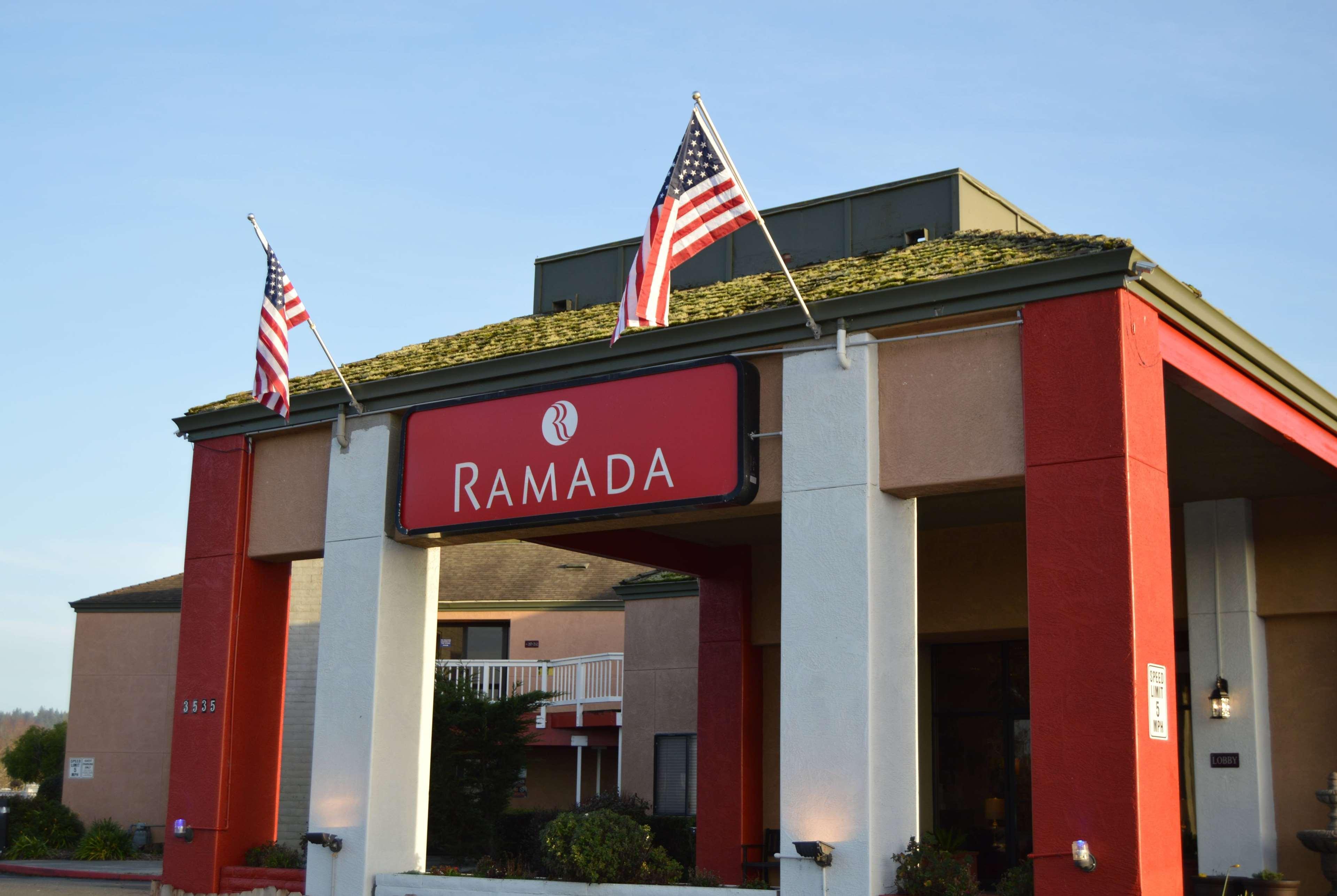 Отель Ramada By Wyndham Арката Экстерьер фото