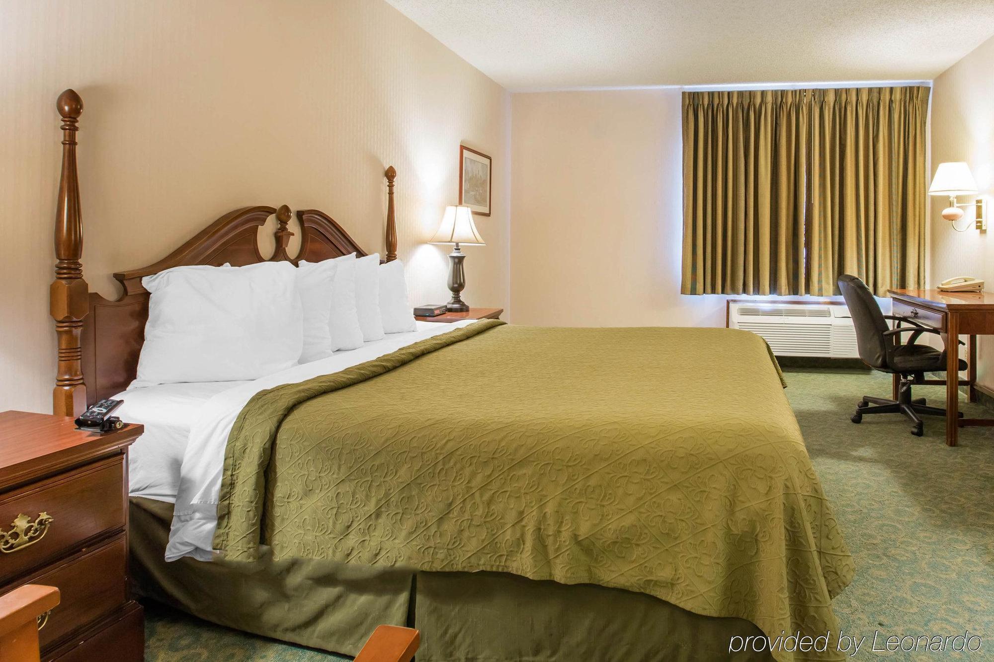 Отель Ramada By Wyndham Арката Экстерьер фото